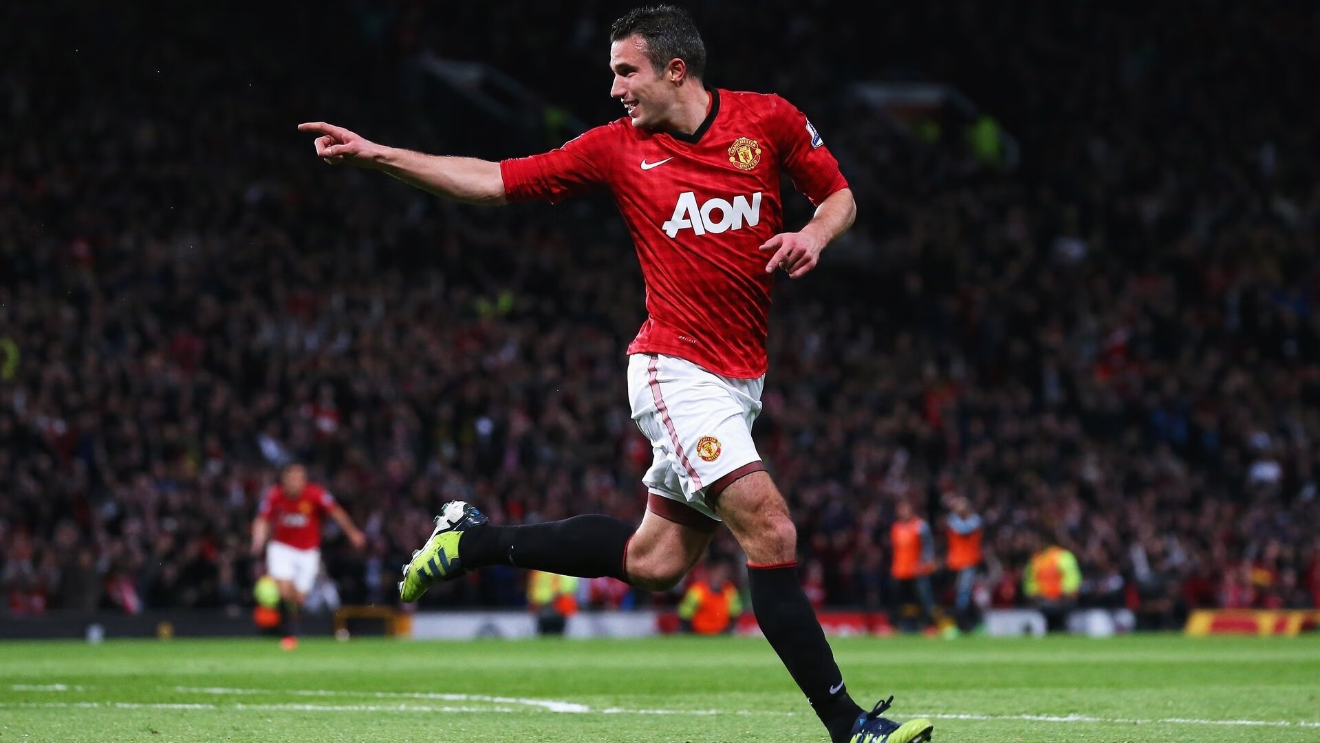 赛道上的心跳时刻,哈斯险胜阿斯顿马丁,拉塞尔全程统治的战术奇迹